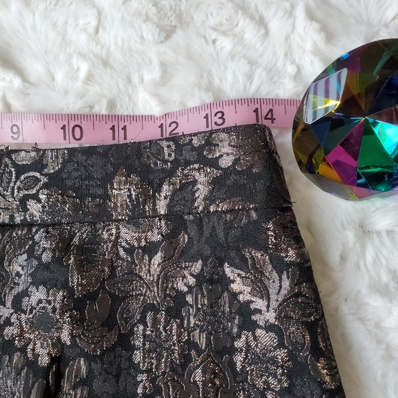 DKNY Metallic Brocade pattern ruffle skirt Size 4 club date girl's nite - Picture 6 of 7